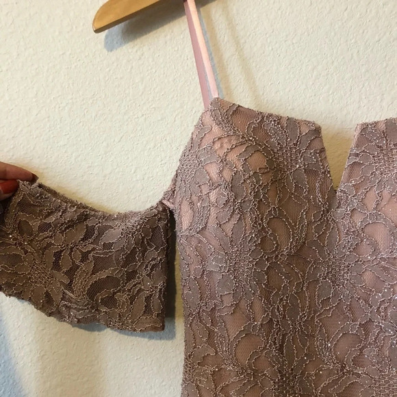 NWOT City Triangles Mauve Lace Off Shoulder Short Cocktail Party Dress Size 7 - Picture 2 of 4